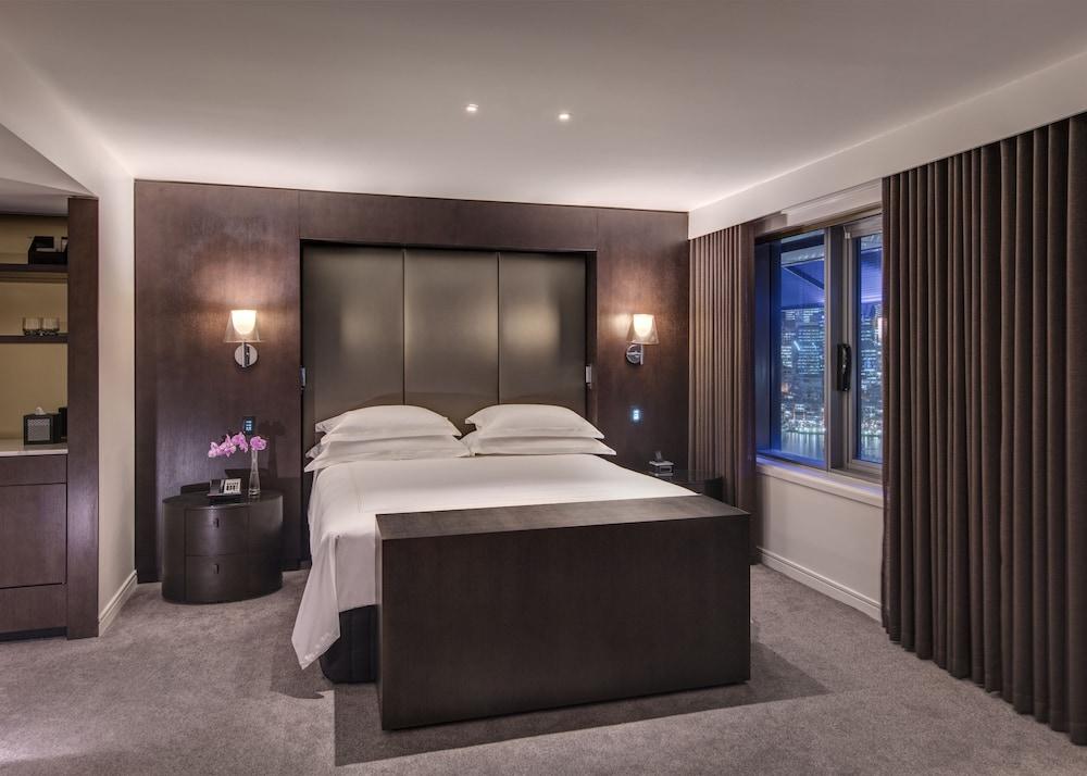 The Star Grand Hotel And Residences Сидней Экстерьер фото A bedroom at the Mandarin Oriental London